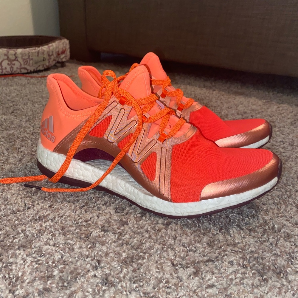 Tennis Shoes/ Running Shoes